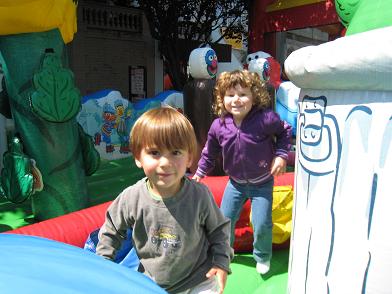 in-bouncy-house-with-zander.JPG