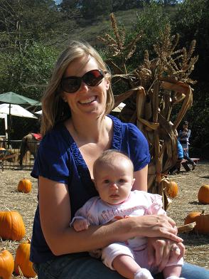 avery-and-mommy-at-pumpkin-patch.JPG